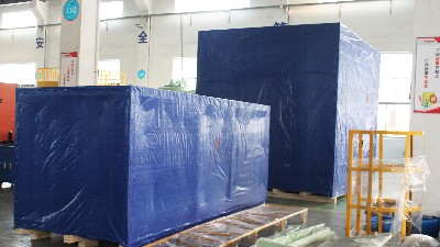 美國客戶訂購的2臺自動噴膠機已發(fā)貨！