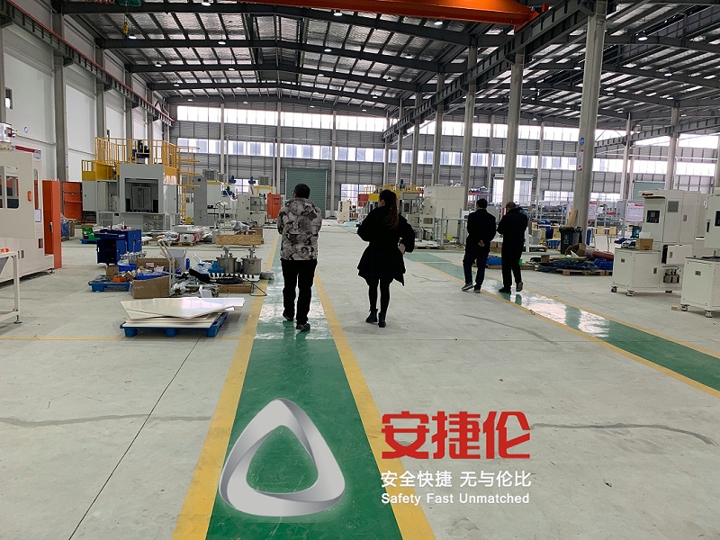 自動(dòng)噴涂機(jī)器人