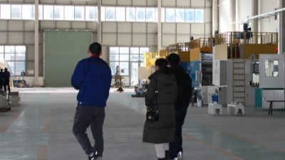 浙江汽車零部件客戶來訪 考察橡膠減震自動(dòng)噴膠機(jī)滾噴機(jī)等設(shè)備
