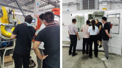 又有2批客戶過來驗收 鏈條噴膠機和自動滾噴機