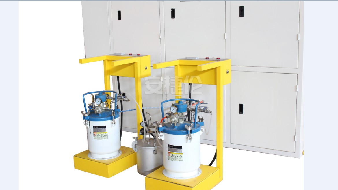 自動(dòng)噴膠機(jī)