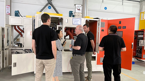 加拿大橡塑制品客戶成功驗收滾膠機(jī)ZG501、噴膠機(jī)ZP40