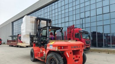 河北汽車橡塑界要炸了！安捷倫這臺(tái)噴膠機(jī)太牛啦