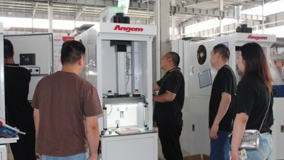 安徽減震客戶到訪驗(yàn)收新款襯套縮徑機(jī) 帶脫膠檢測