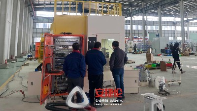 塑膠制品客戶驗收噴涂設(shè)備—安捷倫ZP40型自動噴膠機(jī)