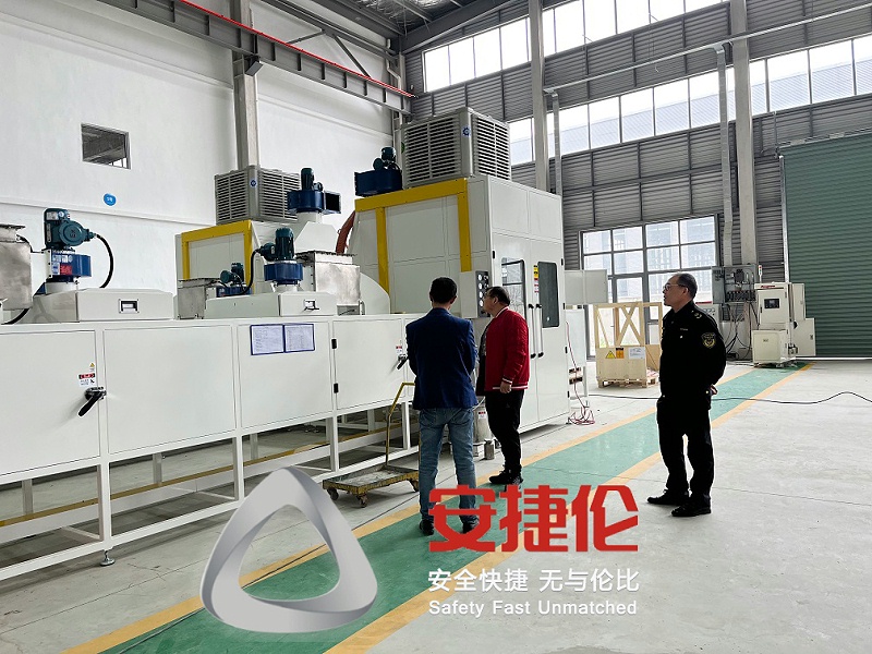 南通應(yīng)急管理局處長、局長到訪安捷倫南通工廠 (5)- - 副本