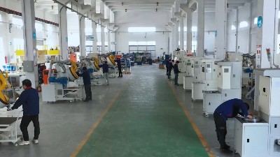 產(chǎn)品只噴涂部分位置，用自動(dòng)噴膠機(jī)好？還是用自動(dòng)涂膠機(jī)？