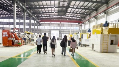 泰國客戶到訪安捷倫工廠 參觀考察自動(dòng)滾噴機(jī)R90