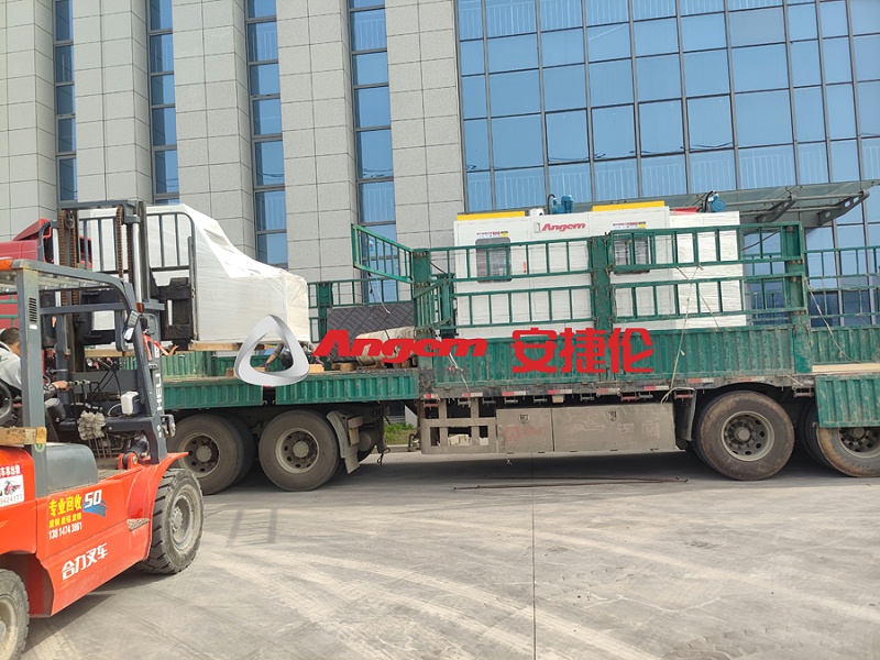 自動(dòng)涂膠機(jī)4