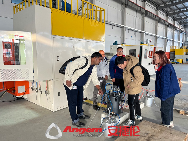 印度哈金森考察橡膠減震噴膠機1