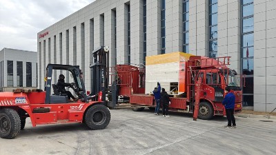 為安徽汽車零部件客戶順利交付一臺自動噴膠機