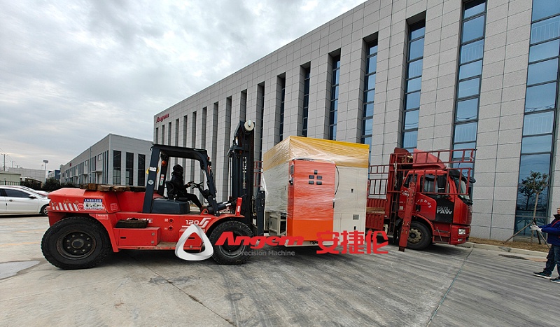 噴膠機(jī)46工位