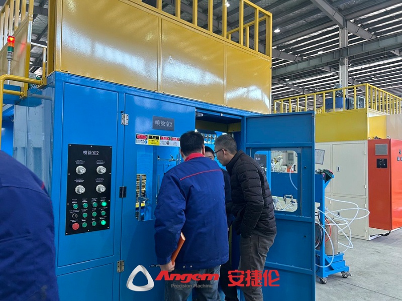 鹽城客戶驗(yàn)收噴膠機(jī)2