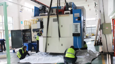 印度客戶訂購的自動噴膠機，正式打包發(fā)貨啦！