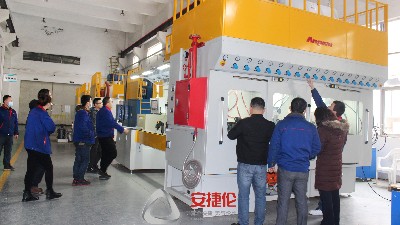 安捷倫新設(shè)備-鏈條噴膠機(jī)PLB216-ZB3015X順利通過客戶驗收！