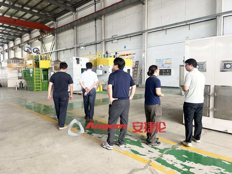 20250827韓國DN到訪參觀噴膠機11