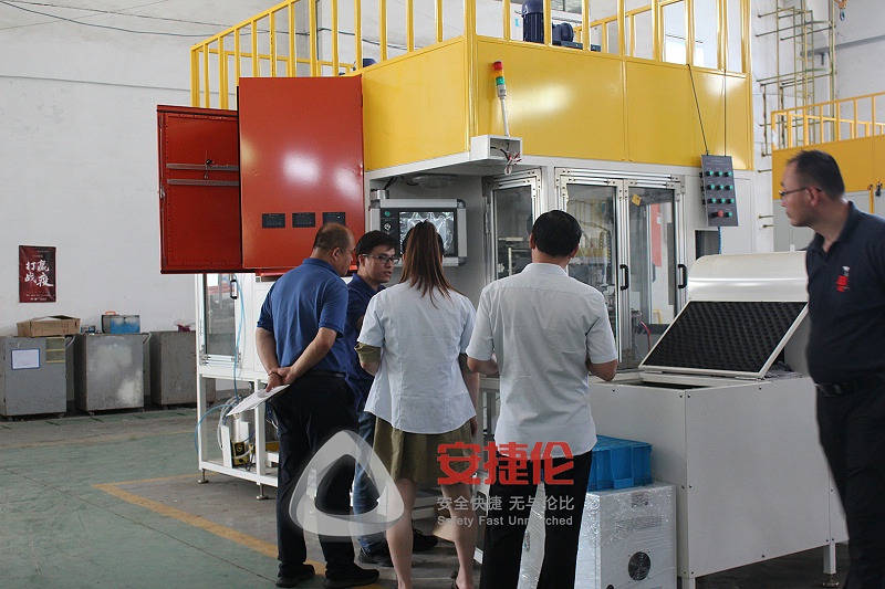 東營(yíng)寶豐汽車配件有限公司來(lái)訪5