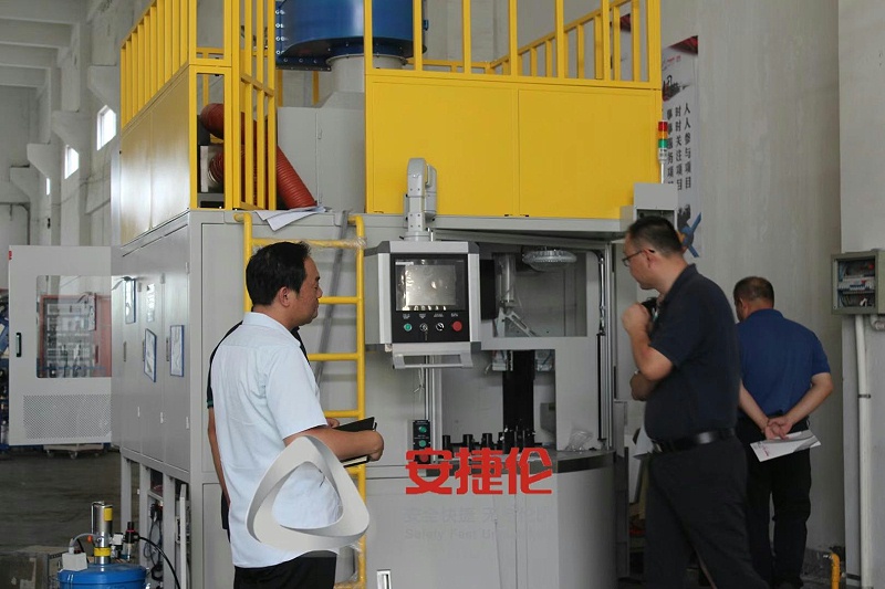 東營(yíng)寶豐汽車配件有限公司來(lái)訪2