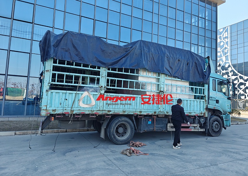 噴膠機(jī)發(fā)大連1