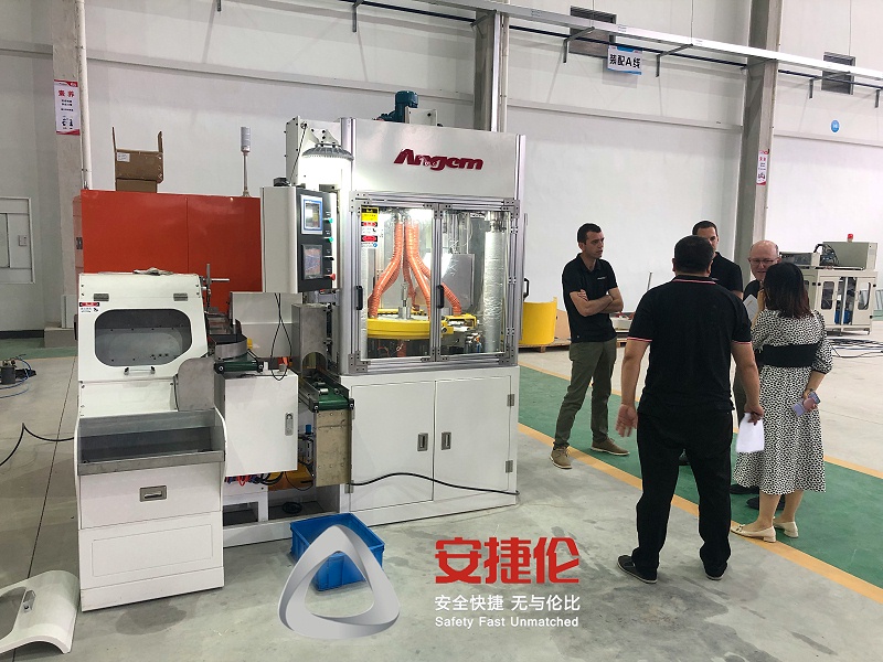 自動(dòng)滾涂機(jī)